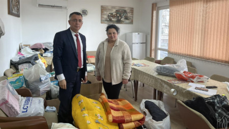 Mayor of Kardzhali Dr. Hasan Azis and Aynur Qasim - one of the hundreds of persons who donated to the relief efforts.