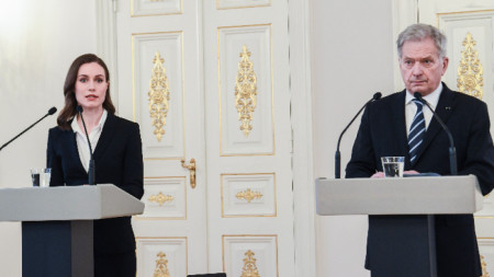 Президентът на Финландия Саули Нийнистьо и премиерката Сана Марин се