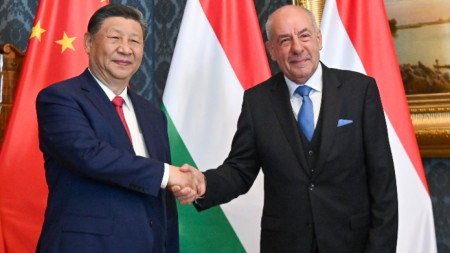 Президентите на Китай Си Дзинпин (вляво) и на УнгарияТамаш Сульок - Будапеща, 9 май 2024 