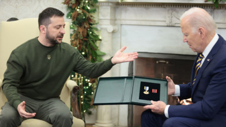 Президентите на Украйна Володомир Зеленски (вляво) и на САЩ Джо Байдън - Вашингтон, 21 декември 2022
