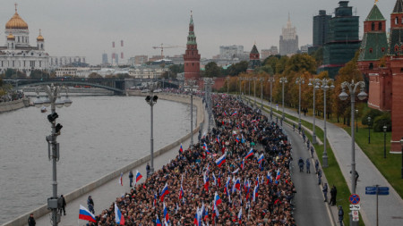 Митинг след церемонията за подписване на договори за присъединяване на нови територии към Русия в центъра на Москва, 30 септември 2022 