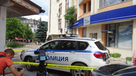 Въоръжен грабеж бе извършен на 17 юни т.г. в банков офис в центъра на Дупница.