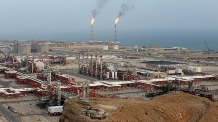 Рафинерия за природен газ в Иран на северния бряг на Персийския залив.