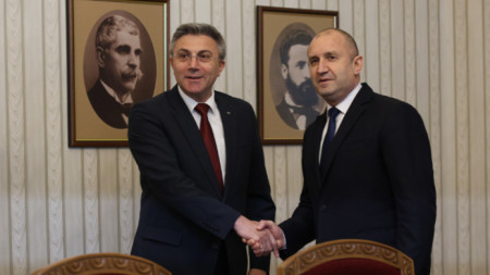 Mustafa Karadayi (L) and Rumen Radev at the consultations