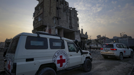 Колите на Червения кръст в Ивицата Газа