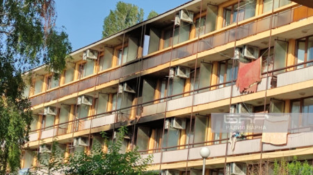 Домът за стари хора във Варна в който пожар отне