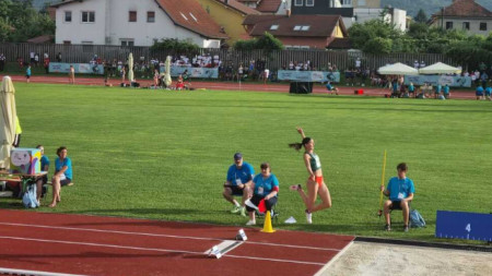 Радина Величкова скочи 6.06 метра.