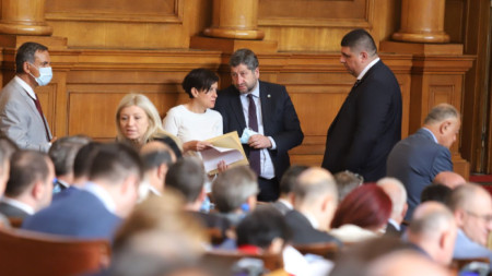 Депутатите отложиха гласуването на процедурни правила за избор на нов