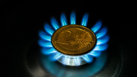 Цените на природния газ в Европа паднаха под 75 евро