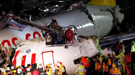 Най-малко 52-ма души бяха ранени при инцидента на истанбулското летище 