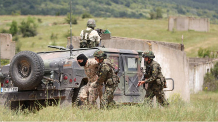 Български американски и грузински военни участници в тактическото учение с