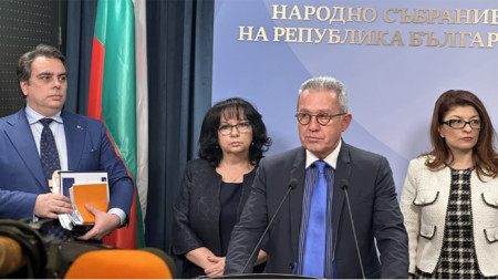 L-R: Assen Vassilev (PP/DB), Temenuzhka Petkova (GERB), Jordan Tzonev (MRF), Desislava Atanasova (GERB) giving a briefing, 17, November, 2023