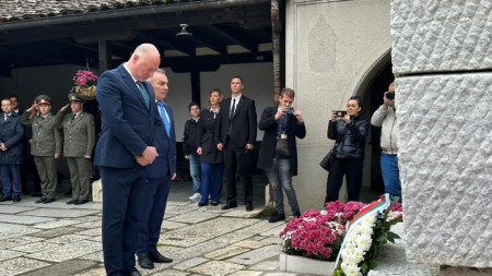 Председателят на Народното събрание Росен Желязков поднесе венец на гроба на Гоце Делчев в Скопие