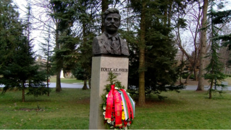 Monumenti i revolucionarit Goce Dellçev në parkun “Kopshtin e Borisit” në Sofje