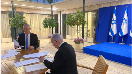 Бени Ганц (вляво) и Бенямин Нетаняху по време на преговорите за съставяне на новото израелско правителство
