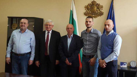 Министърът на здравеопазването Кирил Ананиев се срещна с медиците от Спешната помощ в Горна Оряховица