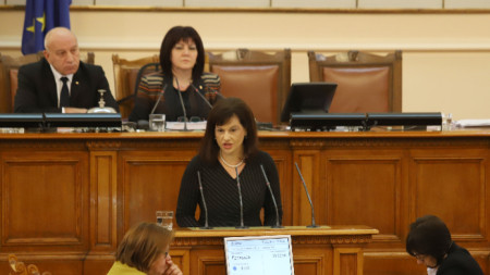 Председателят на ПГ на ГЕРБ Даниела Дариткова в Народното събрание