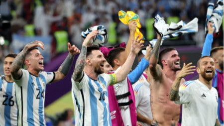 Отборът на Аржентина победи Австралия с 2:1 в осминафинална среща