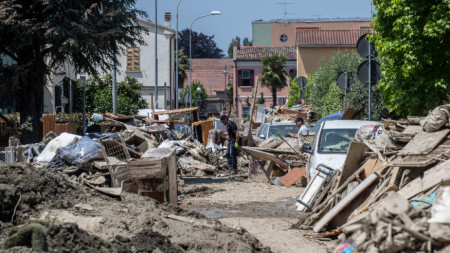 Отломки по улиците след наводнението, Сант'Агата сул Сантерно, регион Емилия-Романя, Италия, 24 май 2023 г.