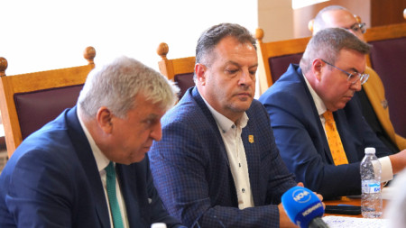 Министърът на околната среда Манол Генов, кметът на Велико Търново Даниел Панов и депутатът Костадин Ангелов (отляво надясно).