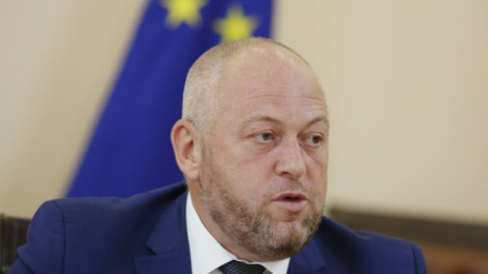 Зам.-министърът на транспорта Красимир Папукчийски дава брифинг в София за състоянието на БДЖ