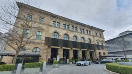 Три от изборните секции в Мюнхен бяха открити в местен хотел