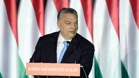 Партията на унгарския премиер Виктор Орбан ФИДЕС запазва преднината си