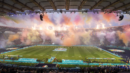 Европейското първенство по футбол бе открито с пищна церемония на