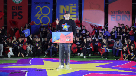Премиерът Еди Рама на предизборен митинг в Тирана, 9 май 2025 г.