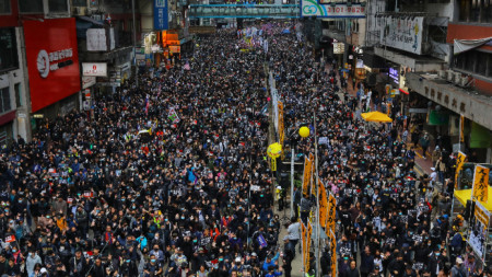 Протестен марш в Хонконг през първия ден от новата 2020 година