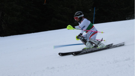 Сезонът в алпийските ски в България стартира вчера с първия