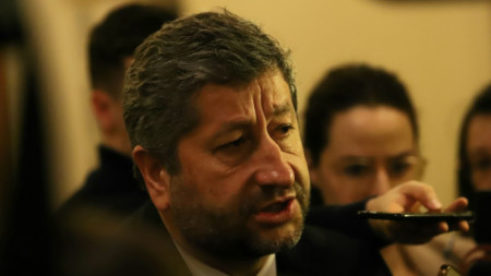 Христо Иванов говори пред журналисти в сградата на Народното събрание, 11 януари 2023 г.