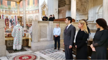 PM Kiril Petkov and his wife Linda at the tomb of St. Cyril at the San Clemente basilica in Rome on May 23.