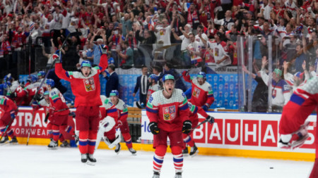Чехия и Канада са полуфиналисти на световното по хокей на лед