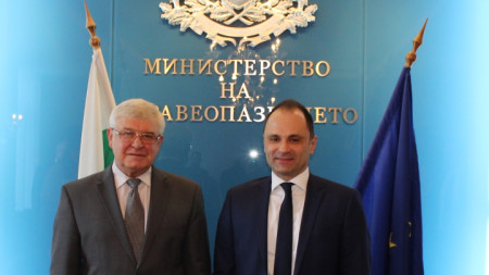 Министър Кирил Ананиев и македонският му колега Венко Филипче