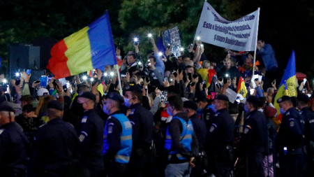 Хиляди демонстрираха снощи в Букурещ след призив на крайната десница