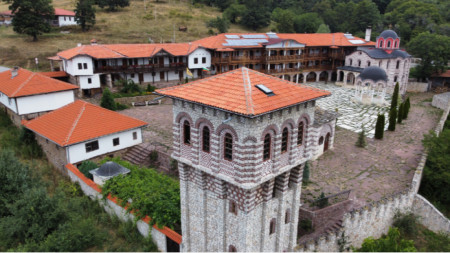 El monasterio se encuentra cerca del pueblo de Guiguintsi