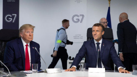 Договореният компромис ще бъде представен на президентите Доналд Тръмп и Еманюел Макрон, които са в Биариц за срещата на Г-7.
