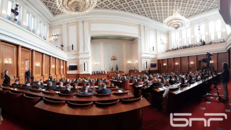Мнозинството в Народното събрание гласува на първо четене ратификацията на