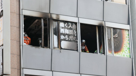 Огънят е избухнал на четвъртия етаж в осеметажна офис сграда