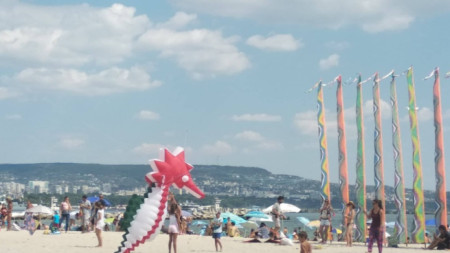 Фестивалът на хвърчилата Въздушни чудеса който за девети път започна