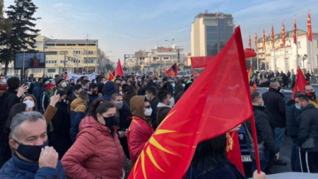 На митинг в Скопие преди дни лидерът на опозиционната ВМРО-ДПМНЕ Христиан Мицкоски говори за 