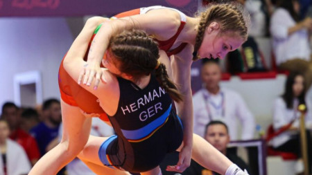 Виктория Бойнова спечели бронзов медал на европейското първенство по борба за юноши и девойки