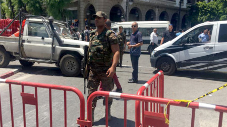 Силите за сигурност блокираха района на експлозията на централната улица в столицата на Тунис.