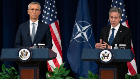 Генералния секретар на НАТО Йенс Столтенберг и държавният секретар на САЩ Антъни Блинкън.