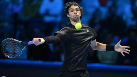 Лоренцо Музети губеше с 3:5 в третия сет, но се спечели.