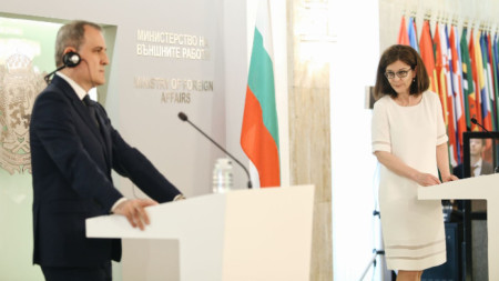 Министрите на външните работи на България и Азербайджан Теодора Генчовска и Джейхун Байрамов