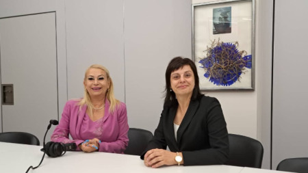 проф. Таня Йосифова и Анелия Торошанова ( от дясно наляво)