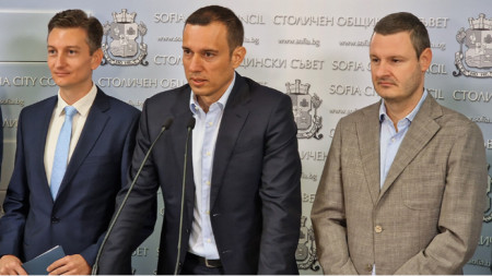 Mayor Vasil Terziev (centre), Deputy Mayor for Finance Ivan Vassilev (left) and City Councillor Simeon Stavrev at a press conference, Sofia, 26 September 2024.