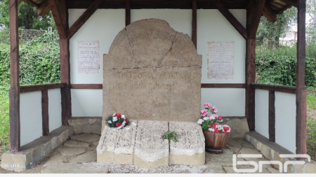  Първият паметник в прослава на Кирил и Методий в село Керека 